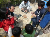 お子さんも参加で竹トンボ造り