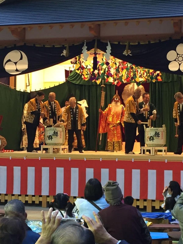 広島　田中山神社　神楽殿　鏡割り