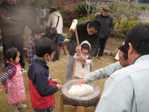 橋本建設　餅つき大会